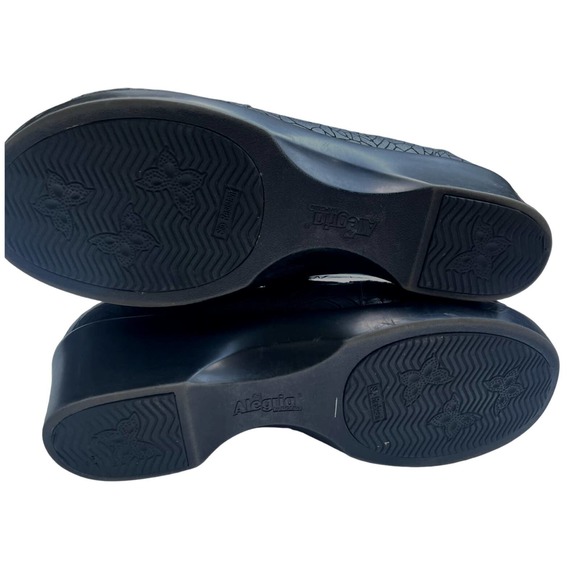 Alegria ERYN FLORAL NOTES Slip Resistant Embossed Leather Clog | Womens 42 Black - Picture 6 of 6